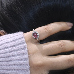 Anillo de Turmalina Rosa Natural con Halo de Cuentas de Plata de Ley Hecho a Mano, Joyería Boho con Piedra de Nacimiento para Mujer - Product Image 3