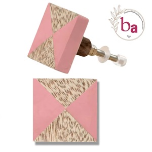 Poignée de meuble carrée en bois, résine et métal, rose, design géométrique moderne, écologique, pour tiroir, salon et salle de bain - Product Image 1