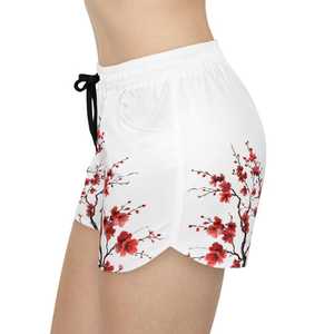 Shorts blancs à imprimé floral pour femmes avec motif de fleurs de prunier rouges, taille élastique, coupe régulière, style décontracté, respirant, tricoté - Product Image 3