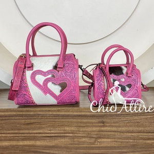 Nouveau Sac de Voyage Grande Capacité en Cuir de Vachette Façonné à la Main 20206, Sac Polochon Cœur en Peau de Bœuf avec Poils, Tendance Cowgirl pour Femme - Product Image 1