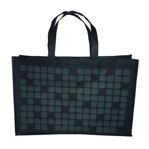 Sac fourre-tout en tissu Jucos à poignée automatique laminé noir avec motif imprimé à carreaux pour la marque et les achats promotionnels - Product Image 1