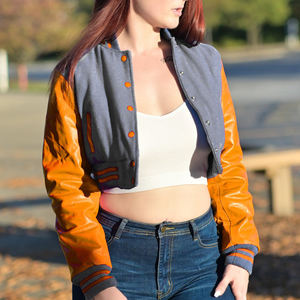 Chaqueta Corta Estilo Universitaria para Mujer, Color Gris Naranja, Estilo Bomber, Mangas de Cuero Sintético, Ropa Exterior Informal, Moda Femenina - Product Image 1