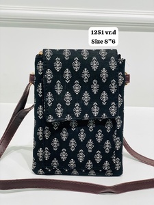 Sac fourre-tout à bandoulière moyen pour femmes et filles Tissu imprimé Handblock avec poche arrière zippée Modèle n ° 1251 Fabriqué en Inde - Product Image 4