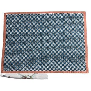 Serviettes en coton carrées de qualité hôtelière, faites à la main, durables, réutilisables, écologiques et personnalisables pour les restaurants et les repas à domicile - Product Image 1