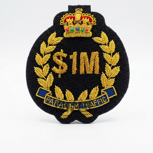 Écusson brodé fait main de haute qualité à coudre sur blazer, badge en tissu de forme irrégulière personnalisé - Product Image 5