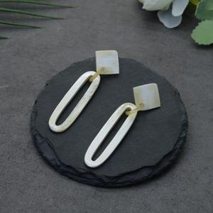 Boucles d'oreilles géométriques modernes en corne, polies, artisanales, écologiques, HASAN CRAFT du Uttar Pradesh, forme blanche - Product Image 2
