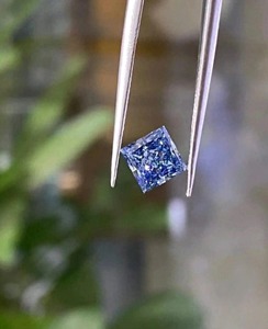 Diamante Cultivado en Laboratorio con Certificación IGI, Corte Princesa, Azul Fantasía, VS2, 2.5CT, 3EX, Proveedor Mayorista de Diamantes para Compradores Globales B2B - Product Image 4