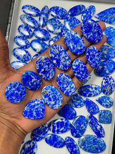 Perles polies en lapis-lazuli naturel de qualité supérieure pour la fabrication de bijoux, la guérison, la décoration et les projets d'artisanat, disponibles à la vente - Product Image 6