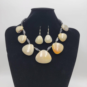 Collar de Cuerno Moderno Hecho a Mano en India, Ecológico y de Primera Calidad, para Mujer, Exportador al por Mayor, Último Diseño, Cadenas de Diamantes y Perlas - Product Image 2