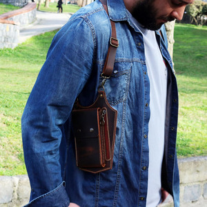 Bolso bandolera y estuche de cuero hechos a mano para organizar de forma práctica teléfonos, carteras y pasaportes, a la venta a bajo precio. - Product Image 3