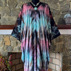 ชุดเดรสคาฟทันผ้าเรยอนย้อมสีแบบทำมือ ไซส์พลัส สไตล์เก๋ไก๋สำหรับใส่คลุมชุดว่ายน้ำ ทรงหลวมสบายๆ สไตล์โบฮีเมียน เหมาะสำหรับใส่ไปเที่ยวพักผ่อน - Product Image 1