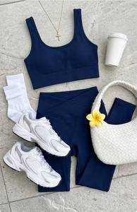 Conjunto de yoga sin costuras para mujer con sujetador deportivo y leggings de cintura alta, ropa deportiva suave y elástica para fitness y entrenamiento. - Product Image 3