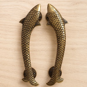 Poignée de porte décorative en laiton SHUBHAM, motif écailles de poisson, accessoire de mobilier vintage pour entrée de maison - Product Image 1