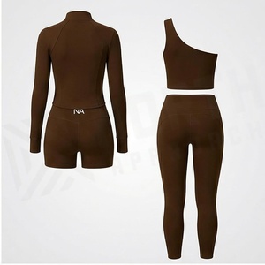 Ensemble de yoga 2 pièces North Approach : Haut à manches longues entièrement zippé, Crop top asymétrique, Short taille haute, Legging, Marron uni, Respirant - Product Image 2