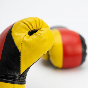 Mini-gant de boxe en cuir PU avec design personnalisé du drapeau allemand – Ornement à suspendre au tableau de bord, porte-clés, décoration de rétroviseur - Product Image 5