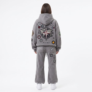 Conjunto de chándal con capucha para mujer, estilo streetwear, sudadera y pantalones largos, corte holgado, ropa de invierno, chándal oversize con pantalones acampanados. - Product Image 2