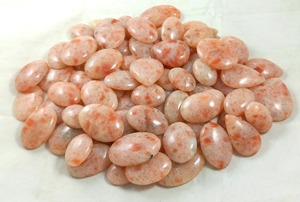 พลอยซันสโตนสีส้มธรรมชาติทรงหลังเบี้ยขัดเงา ขนาด 25-40 มม. ขายส่งจำนวนมาก ของขวัญเครื่องประดับสำหรับเธอ - Product Image 6