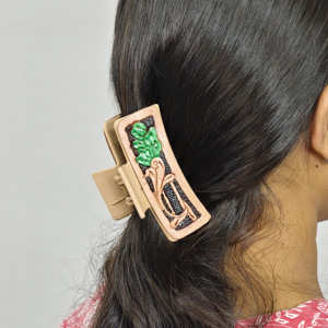 Pinza de Pelo Grande y Sencilla al por Mayor, de Cuero Grabado, Elegante y de Diseño, para Mujer, con Agarre Fuerte - Product Image 3