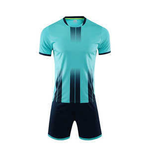 Maillots de football personnalisés en gros – Ensemble maillot et short de football pour hommes avec impression par transfert thermique, séchage rapide et respirant pour équipes sportives - Product Image 6