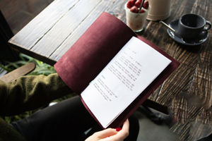 Porta Menús de Cuero de Lujo Clásico con Diseño Plegable y Protección para Uso en Mesas de Restaurantes, Cafés y Hoteles LMC-0176 - Product Image 3