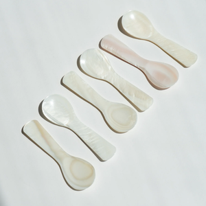 Cuillère à caviar faite à la main avec nacre Cuillère à coquille écologique pour un service délicat et un style de table - Product Image 6