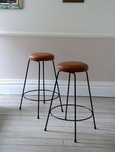 Taburete de Bar Moderno de Madera con Estructura de Metal Negro, Diseño Industrial, Altura de Mostrador, Silla No Plegable para Hogar, Bar, Cocina o Isla - Product Image 4