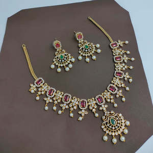 JeweleMarket 10575671DPG Magnifique ensemble de bijoux pour filles avec pierres de cristal et collier de perles en zircon autrichien, motif de créateur - Product Image 6