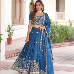 Lehenga Choli Tradicional de Seda con Bordado de Diseñador Indio, el Más Vendido, para Bodas y Fiestas de Verano, Incluye Dupatta - Product Image 1