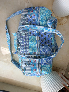 Bolso de Hombro Acolchado de Algodón con Diseño de Patchwork, Estampado Floral Hecho a Mano en India, de Alta Calidad, Personalizable con Logotipo y Color, para Viaje - Product Image 6