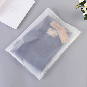 Sac en polyéthylène recyclé personnalisé avec votre propre logo, fermeture éclair, pour l'expédition et l'emballage de vêtements - Product Image 4