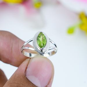 Natural Peridot Marquise Gemstone Unisex Solitario Anillo de bodas 925 Ajuste de bisel de plata esterlina Estilo vintage al por mayor - Product Image 2