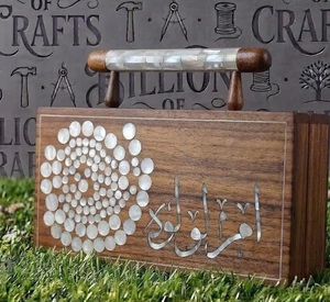 1. Pochette de soirée élégante pour femme arabe, en bois rigide, avec incrustation de coquillages véritables, idéale pour les cocktails - Product Image 2