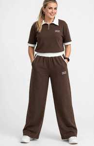 Conjunto Deportivo OneTen Apparel para Mujer, Color Marrón con Bloques de Color, Manga Corta, Cuello Polo, Pantalones Largos - Product Image 1
