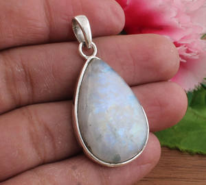 Collar con Colgante de Piedra Lunar Arcoíris Natural, Plata de Ley 925, Chapado en Platino, Engaste Vintage, Gema Auténtica con Destello Azul - Product Image 4