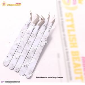 Pince à épiler à volume classique en acier inoxydable testée à la main avec type de beauté de conception pentile isolée - Product Image 3