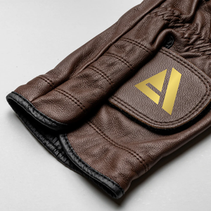 Guante de Golf de Cuero Marrón con Diseño de Logotipo Dorado, Transpirable, para Mano Izquierda, Ajuste Universal, Cuero Suave de Cabretta - Product Image 2