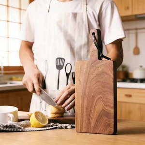 Planche à découper en bois naturel avec poignée intégrée et trou de suspension, écologique, passe au lave-vaisselle, REHMAN CRAFT - Product Image 1