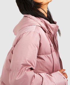 Blouson court matelassé à capuche pour femme, imperméable, coupe-vent, écologique, avec dentelle à sequins, fermeture éclair, en polyester, logo personnalisé - Product Image 3