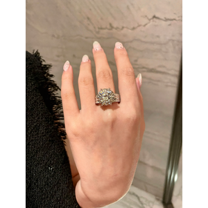 Anillo de Compromiso de Lujo para Mujer con Diamante Redondo Creado en Laboratorio, con Tecnología de Incrustación de Puntas, por Abbott - Product Image 5