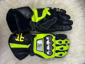 Gants de moto en cuir haute visibilité pour la course, à prix abordable, livraison rapide, avec protection carbone colorée aux articulations et manchette longue, pour la piste - Product Image 4