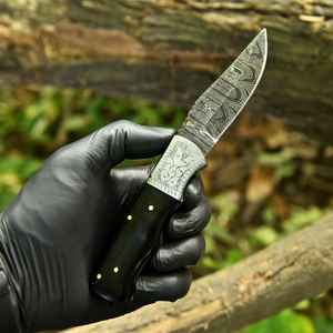 Cuchillo Plegable de Damasco Hecho a Mano Profesional de Alta Calidad con Funda de Bolsillo Personalizable, Soporte OEM y Mango de Madera – Cuchillo Utilitario - Product Image 1