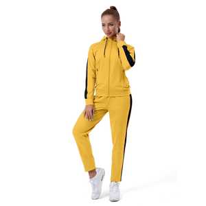 Conjunto Deportivo de Dos Piezas para Mujer, Invierno, Corto, Color Amarillo con Franja Lateral Negra, Chaqueta con Cierre y Pantalones, Ropa Deportiva Informal - Product Image 2
