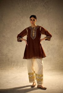 Ensemble Kurta en rayonne pour femme avec broderie dorée et pantalon palazzo crème – Tenue ethnique indienne traditionnelle, coupe ample, longueur cheville - Product Image 2