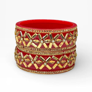 Juego de Brazaletes Acrílicos Premium Hechos a Mano con Borde de Perlas y Baño de Oro, Modernos para Bodas y Fiestas, Precio al por Mayor - Product Image 1