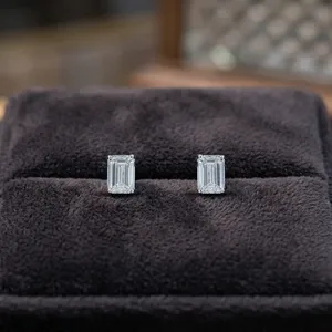 Boucles d'oreilles halo en or rose 14 carats avec diamant de laboratoire taille émeraude 1,04 ct EF VVS-VS, de luxe, pour fiançailles, mariage, anniversaire, créateur, haute joaillerie - Product Image 2