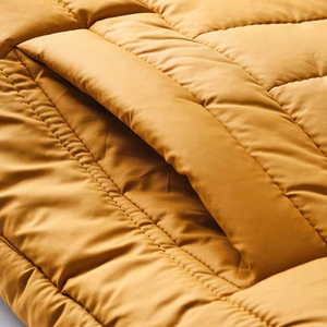 Chaqueta Acolchada con Capucha Premium Personalizada para Hombre y Mujer, Abrigo de Invierno Impermeable con Cierre Frontal y Forro 100% Nailon - Product Image 4