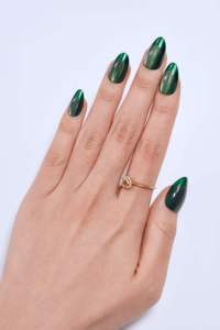 Uñas Postizas de Material ABS al por Mayor, Longitud Personalizada, Color Verde y Rojo, Forma Almendrada Mediana, Estampado Metálico Brillante, Marca Helios - Product Image 6