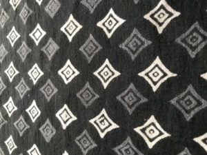 Tissu en coton imprimé à la main en gros – Tissu indien en coton géométrique noir et blanc pour vêtements et fournisseurs textiles - Product Image 3