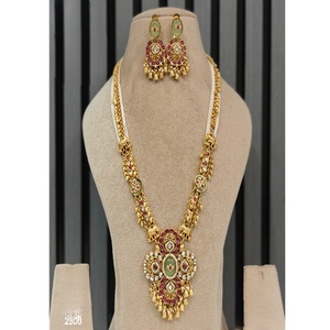 Ensemble collier et boucles d'oreilles longs en moissanite plaqué or de qualité supérieure, style antique, pour collection de mariage. - Product Image 2