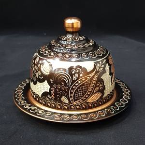 Elegante Azucarera Blanca y Cobre con Diseño Floral Intrincado, Clásica Jarra de Caramelos con Pedestal para Exhibición en Buffet de Hotel y Almacenamiento en Cocina - Product Image 4